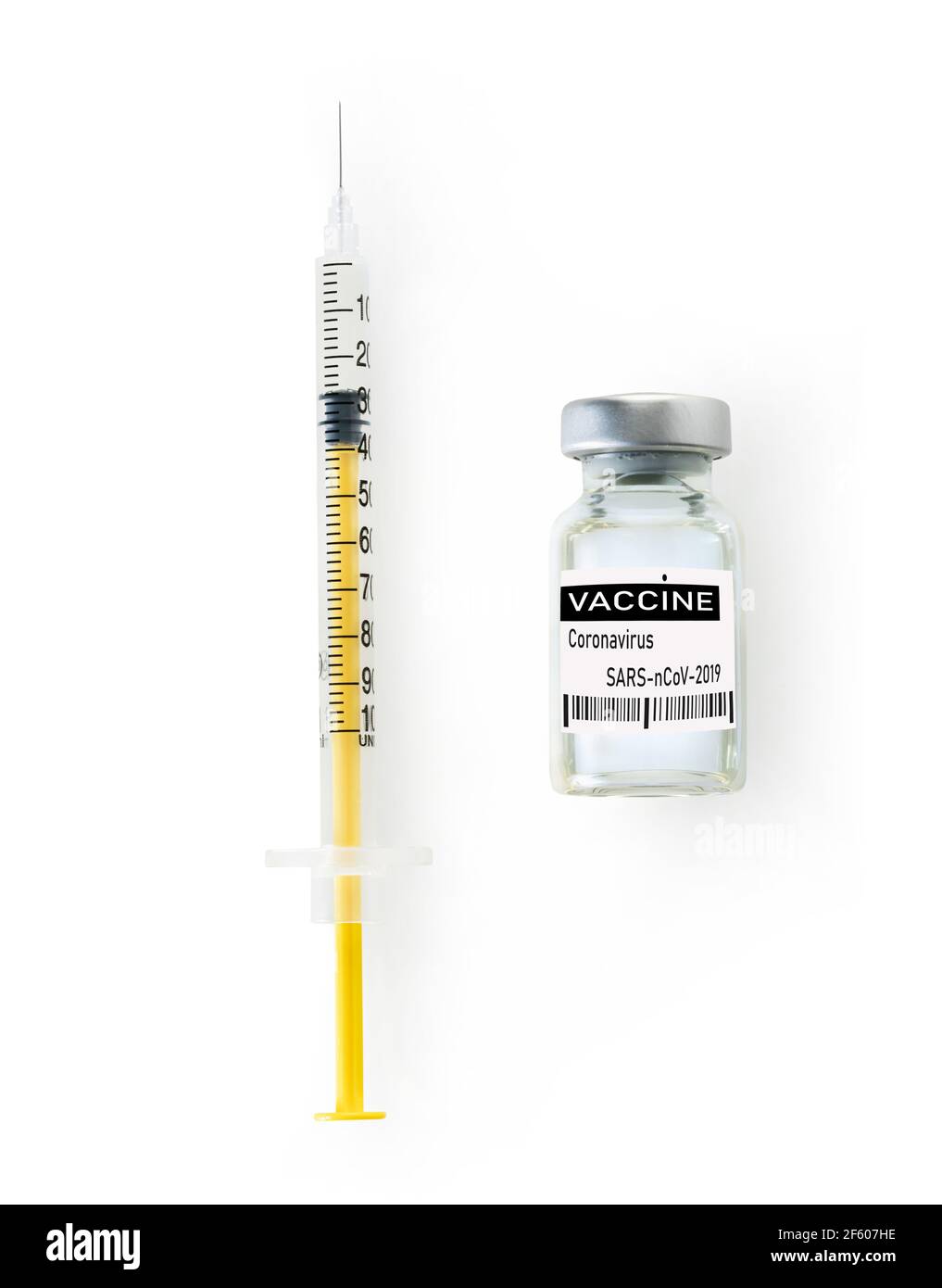 seringue et flacon de médicament sur fond blanc Banque D'Images