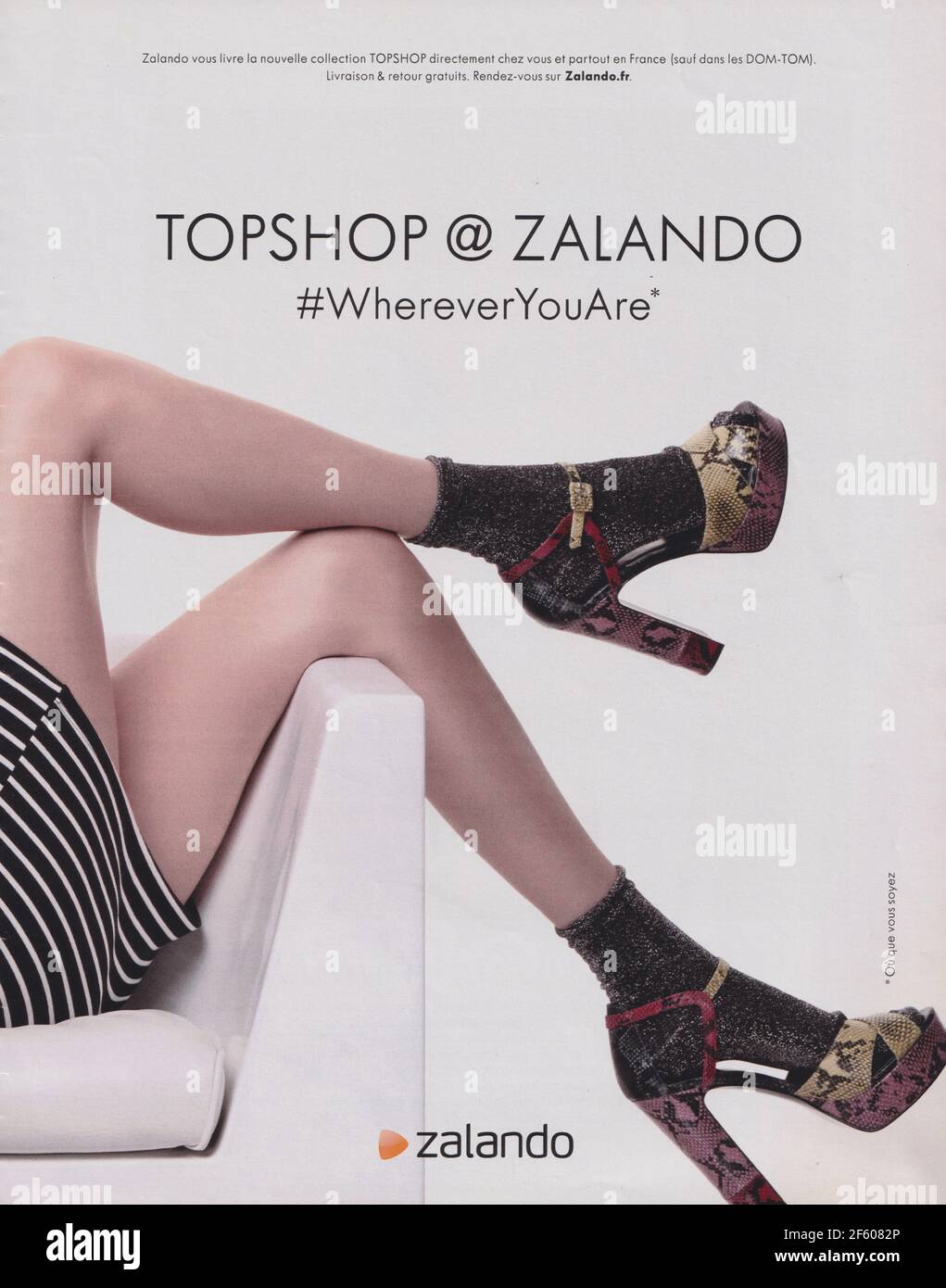 Affiche publicitaire Topshop Zalando maison de mode avec Cara Delevingne  dans le magazine papier de 2015 ans, publicité, Creative Top Shop 2010  publicité Photo Stock - Alamy