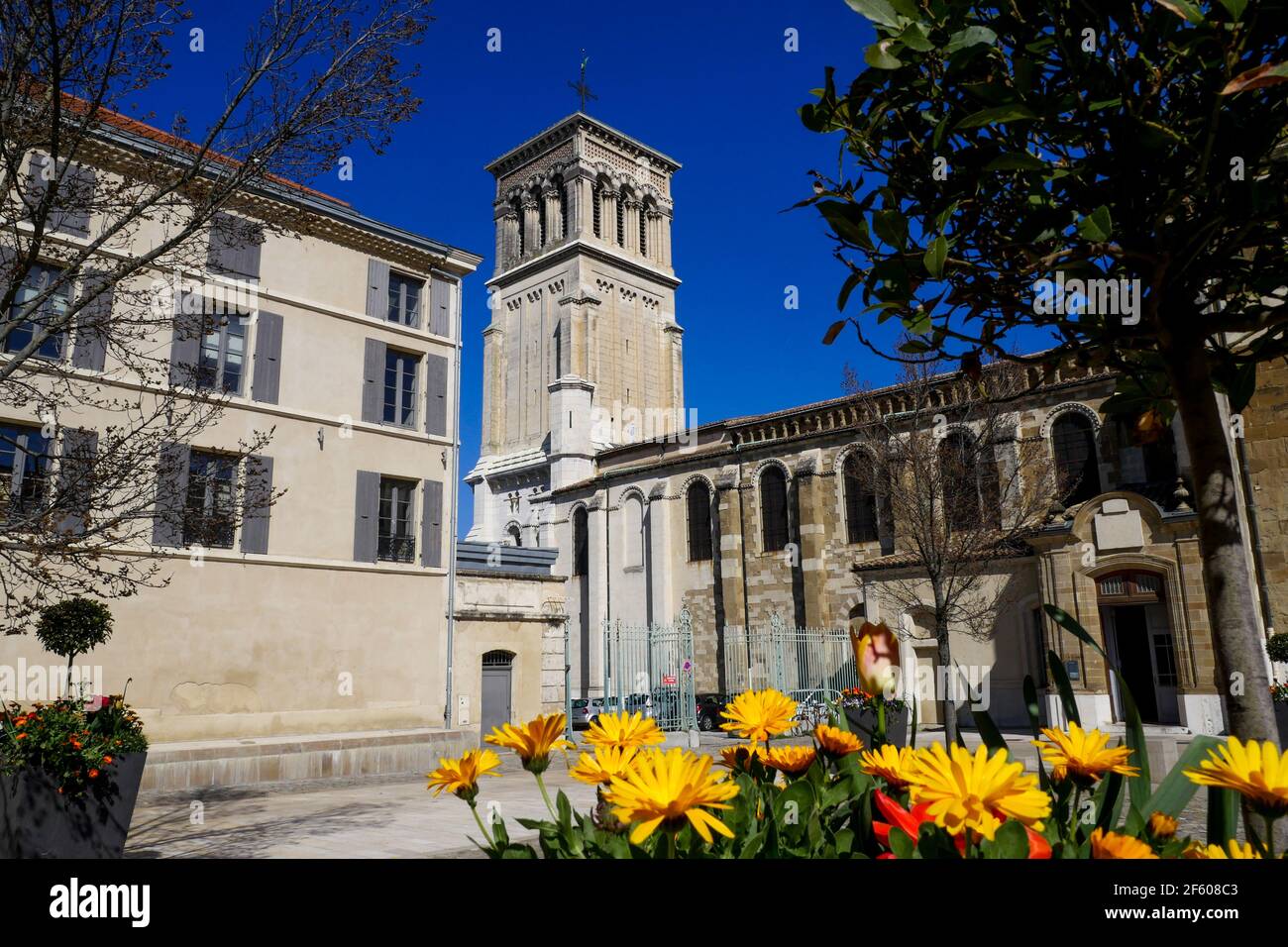 Cathédrale SaintApollinaire, Valence, Drôme, France Photo Stock Alamy