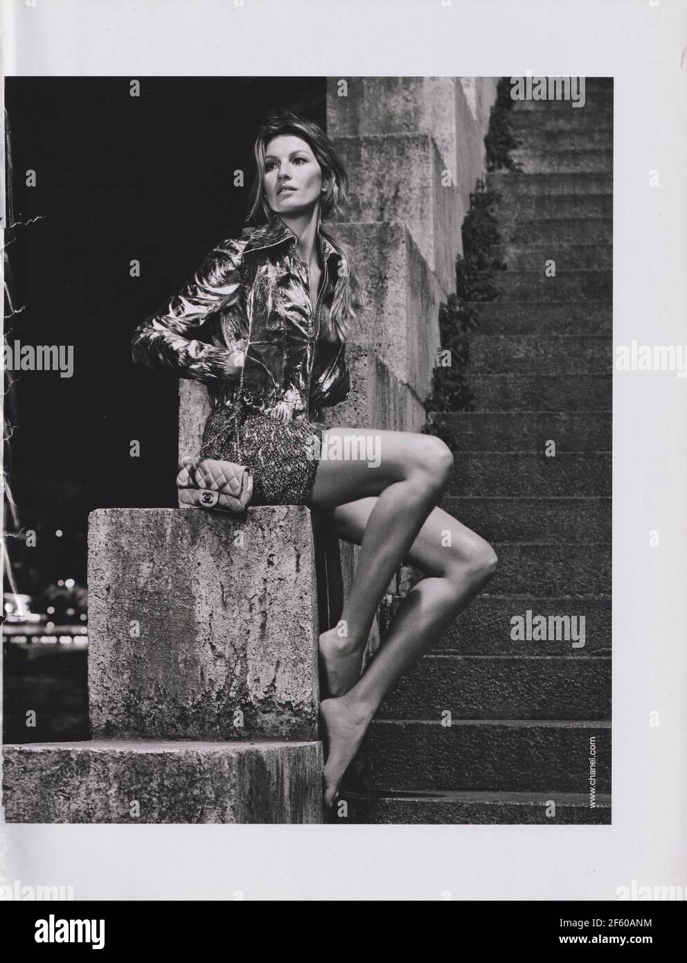 Affiche publicitaire CHANEL maison de mode avec Gisele Bundchen dans le magazine papier de 2015 ans, publicité, publicité CHANEL créative de 2010 Banque D'Images