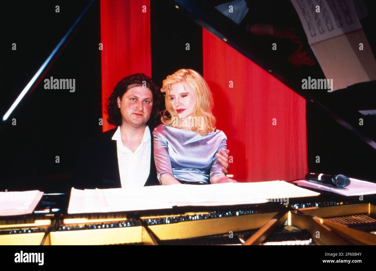 Pianiste Friedrich Höricke mit Ehefrau Shere Hite BEI einem Klavierkonzert à Köln, Allemagne 1999. Banque D'Images