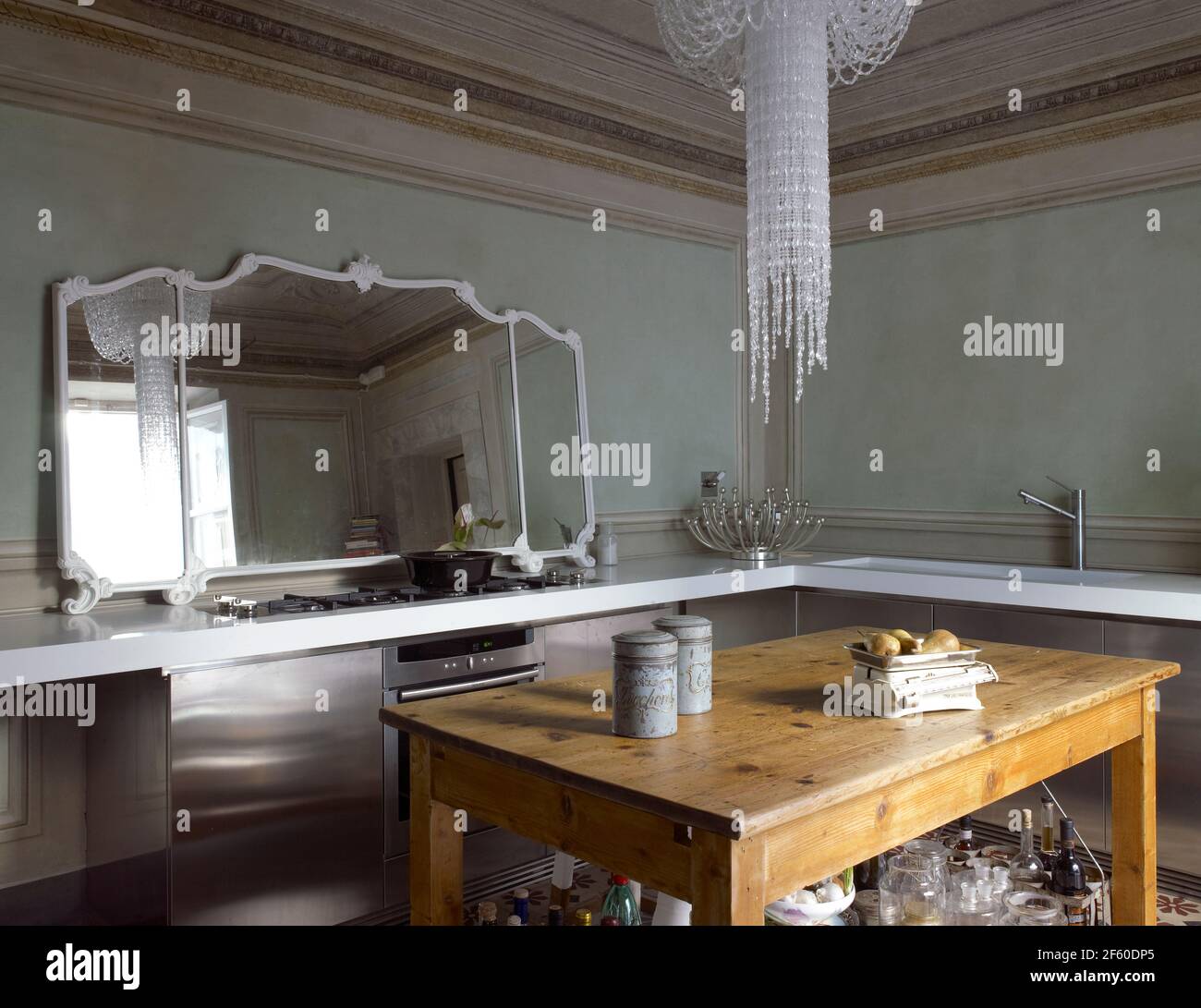 Cuisine élégante dans un élégant appartement à Milano Italie Banque D'Images
