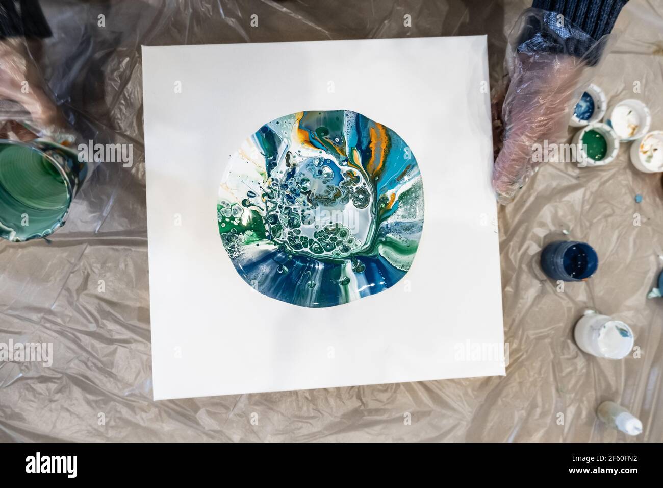 Peinture acrylique colorée sur toile Banque D'Images