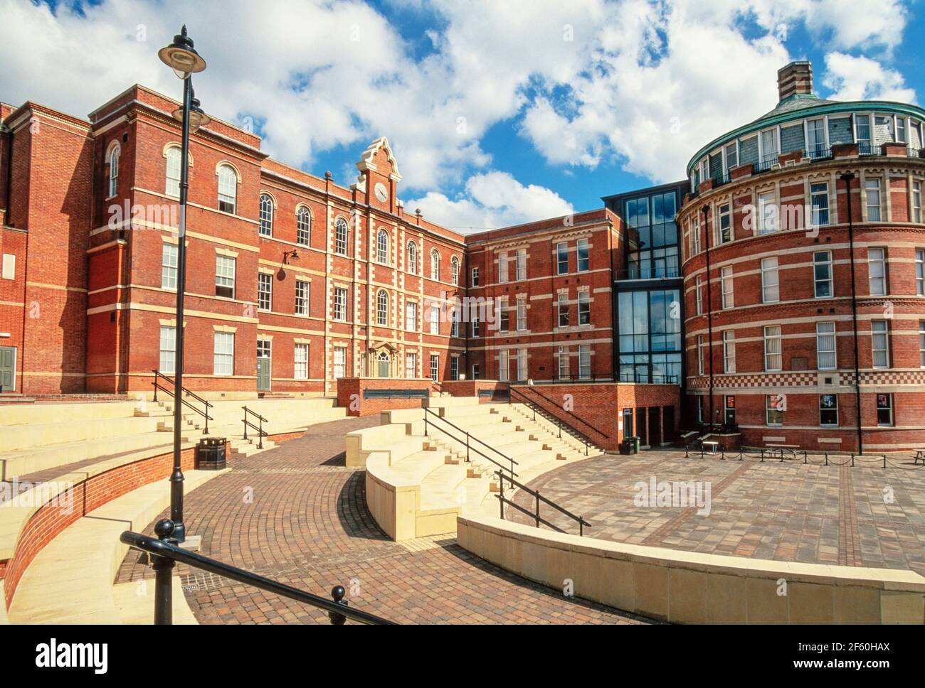 Le pub et restaurant Roundhouse de Royal Standard place était le Old Genaral Hospital Nottingham England GB Europe. Situé dans l'ancienne aile Jubilee de l'ancien hôpital général de Nottingham, le Roundhouse est un pub unique imprégné d'histoire. Royal Standard place, Nottingham, Nottinghamshire, Angleterre, GB, Royaume-Uni, Europe Banque D'Images