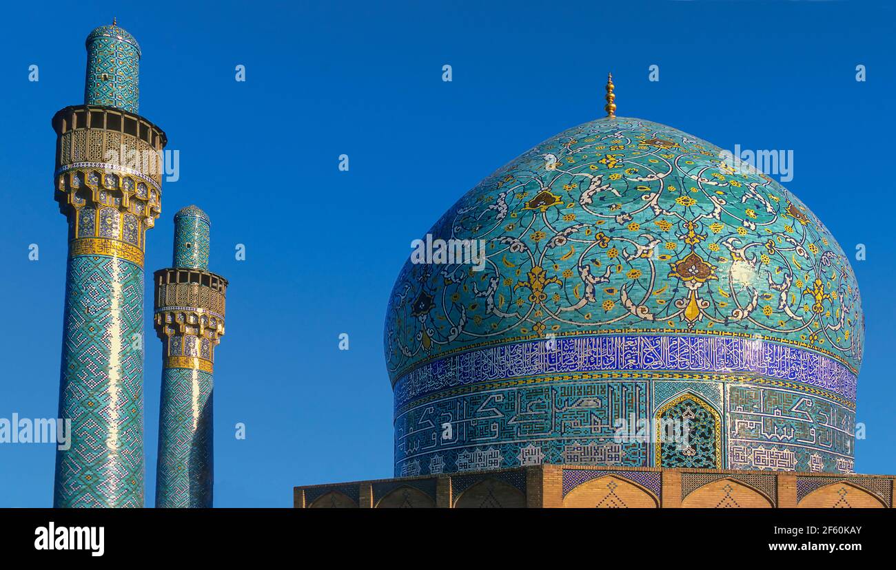 Dôme et minarets la mosquée Shah Isfahan Iran. Banque D'Images
