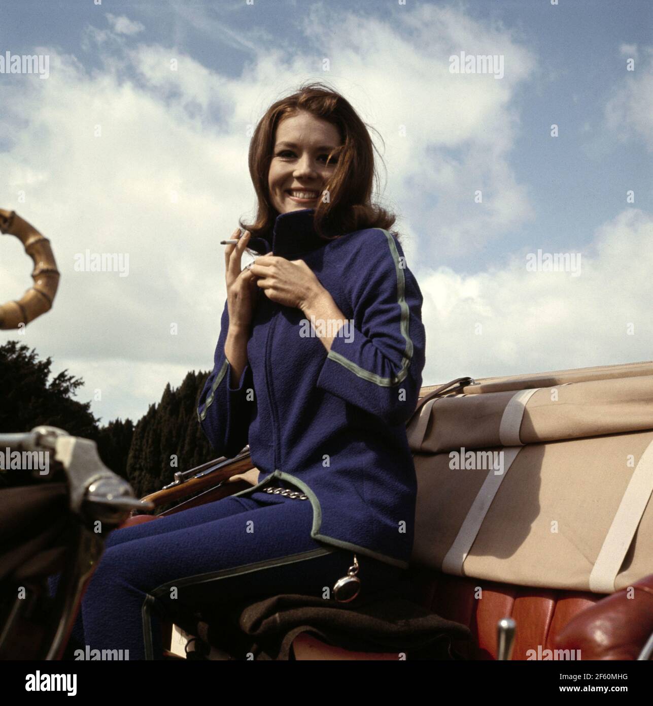 DIANA RIGG DANS LES AVENGERS (1961). Crédit : ABC TV / Album Banque D'Images