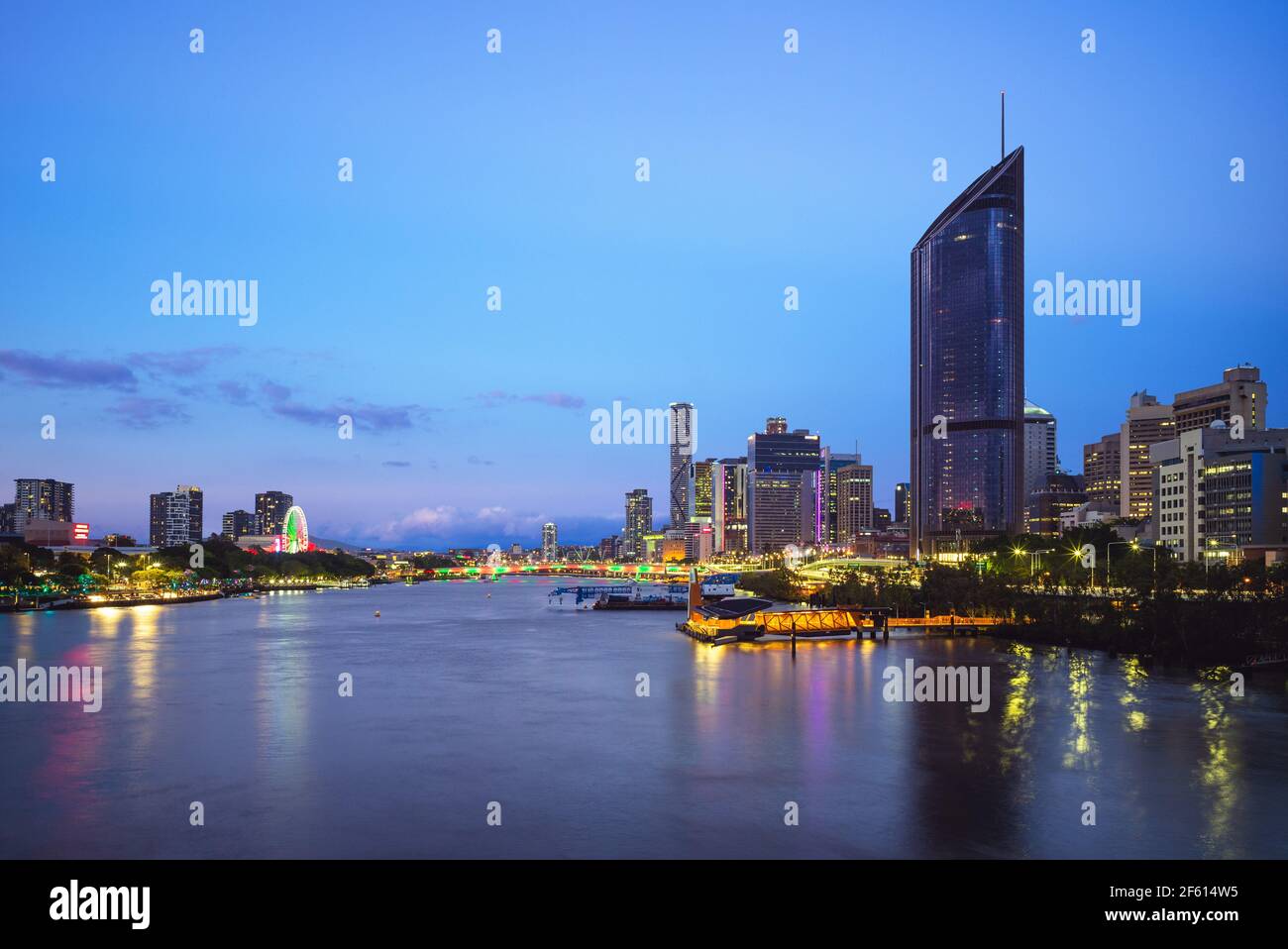 Horizon de Brisbane la nuit, capitale du Queensland, Australie Banque D'Images