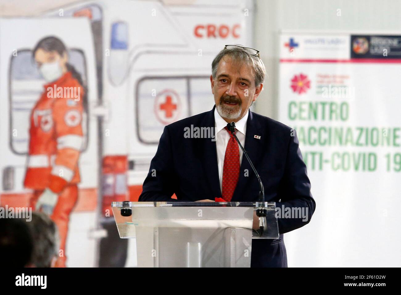 Rome, Italie. 12 mars 2021. Le secrétaire de la Croix-Rouge italienne Francesco Rocca lors de la visite au centre de vaccination de Fiumicino. Rome (Italie), 12 mars 2021 photo Samantha Zucchi Insidefoto crédit: Insidefoto srl/Alay Live News Banque D'Images
