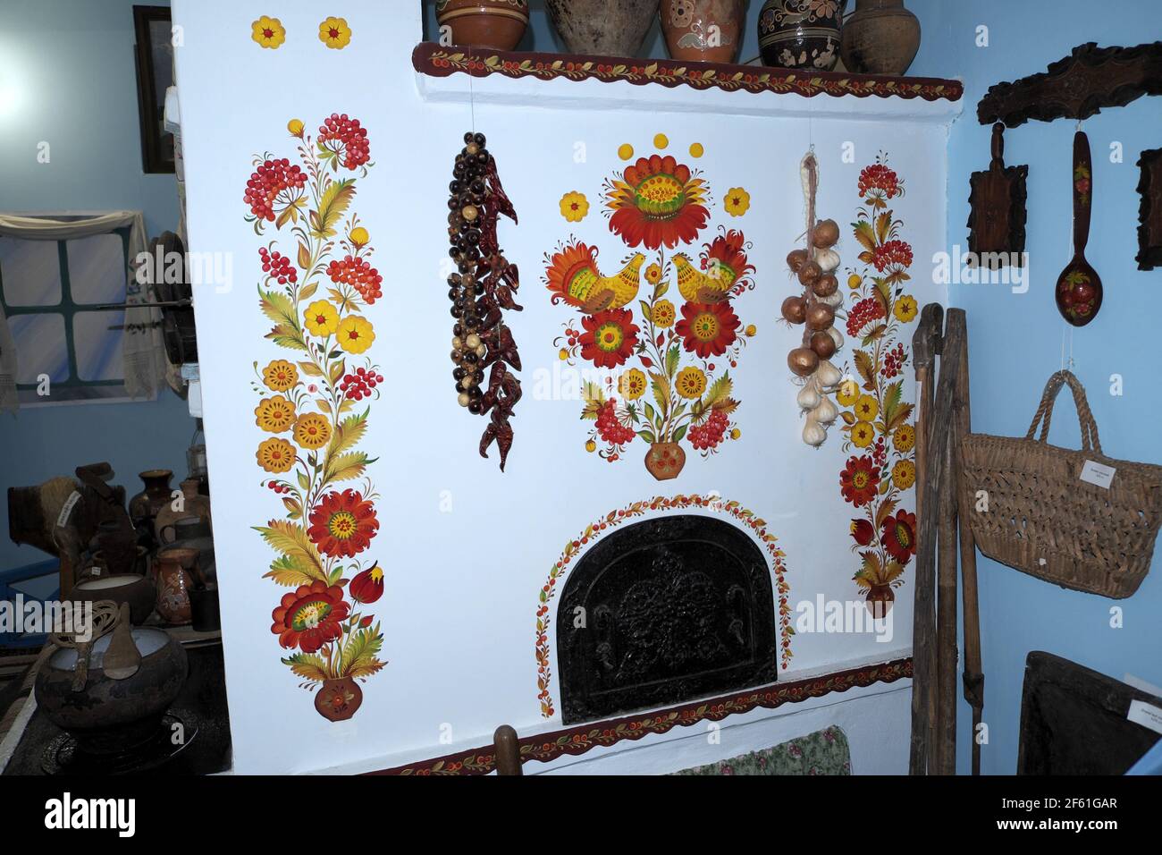 Décoration sur une cheminée, Petrykivka Folk Art Centre, Petrykivka, Ukraine. Banque D'Images