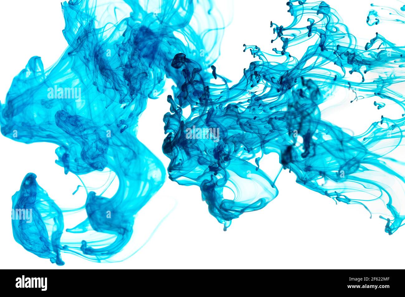 Motif abstrait tombant dans la goutte d'eau de l'encre bleue Banque D'Images