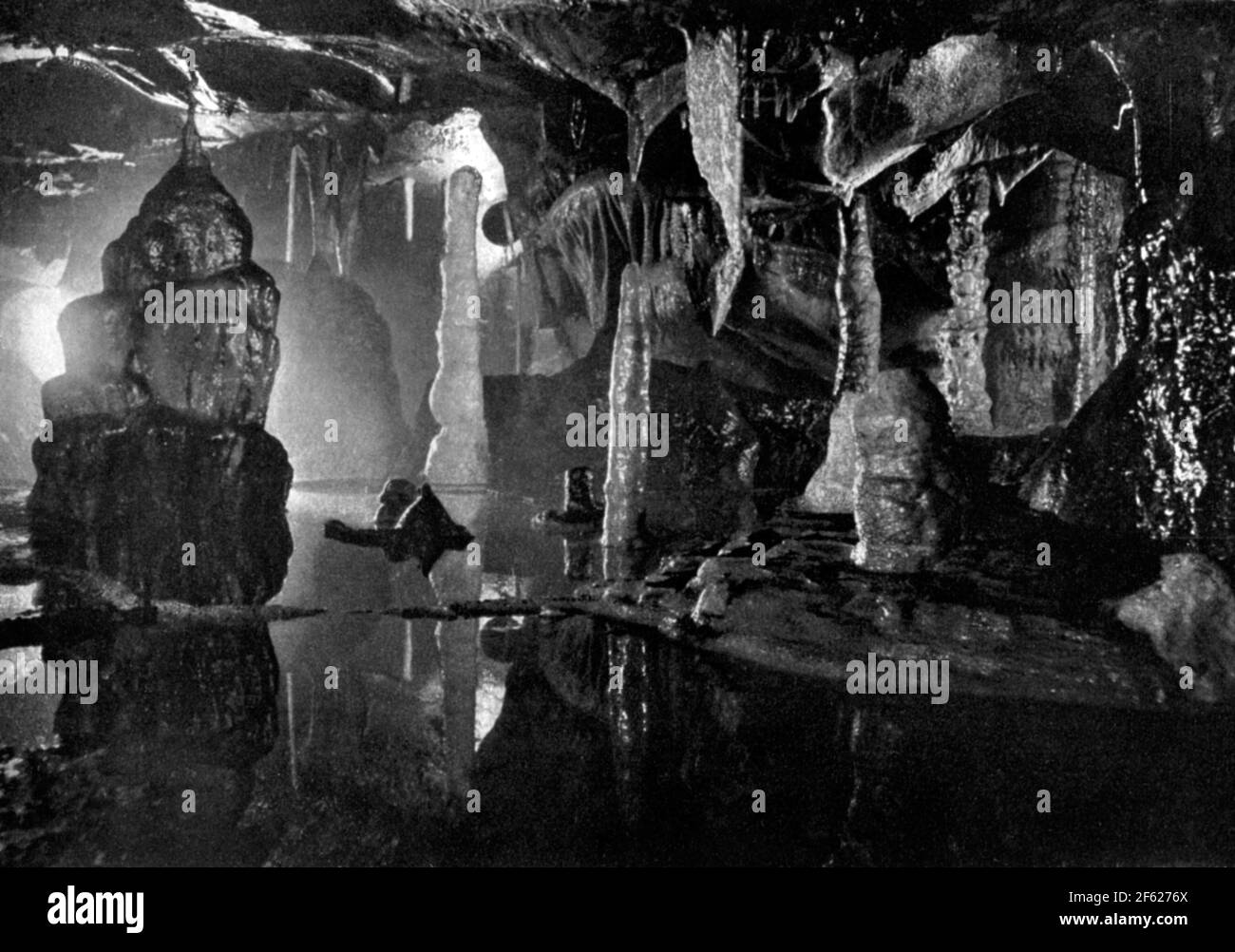 Stalactites et stalagmites, 1909 Banque D'Images