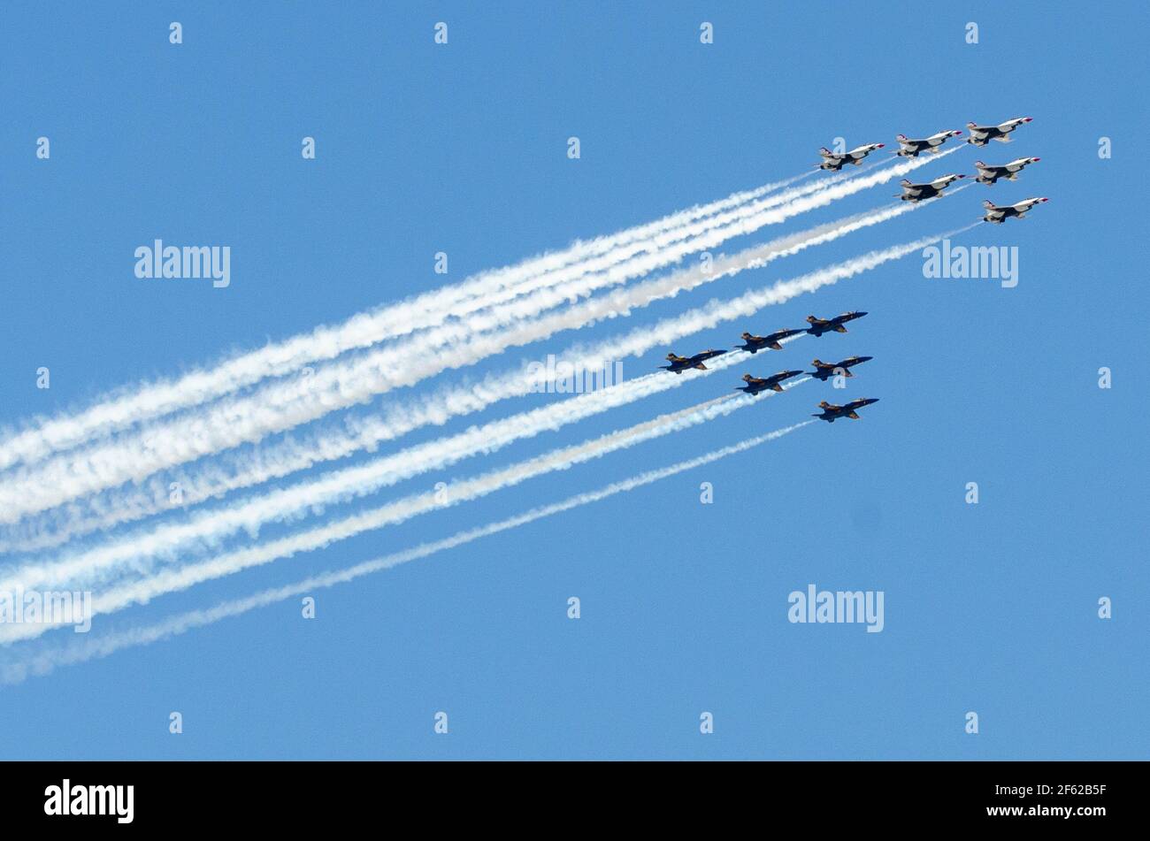 Blue Angels et Thunderbirds Flyover Banque D'Images