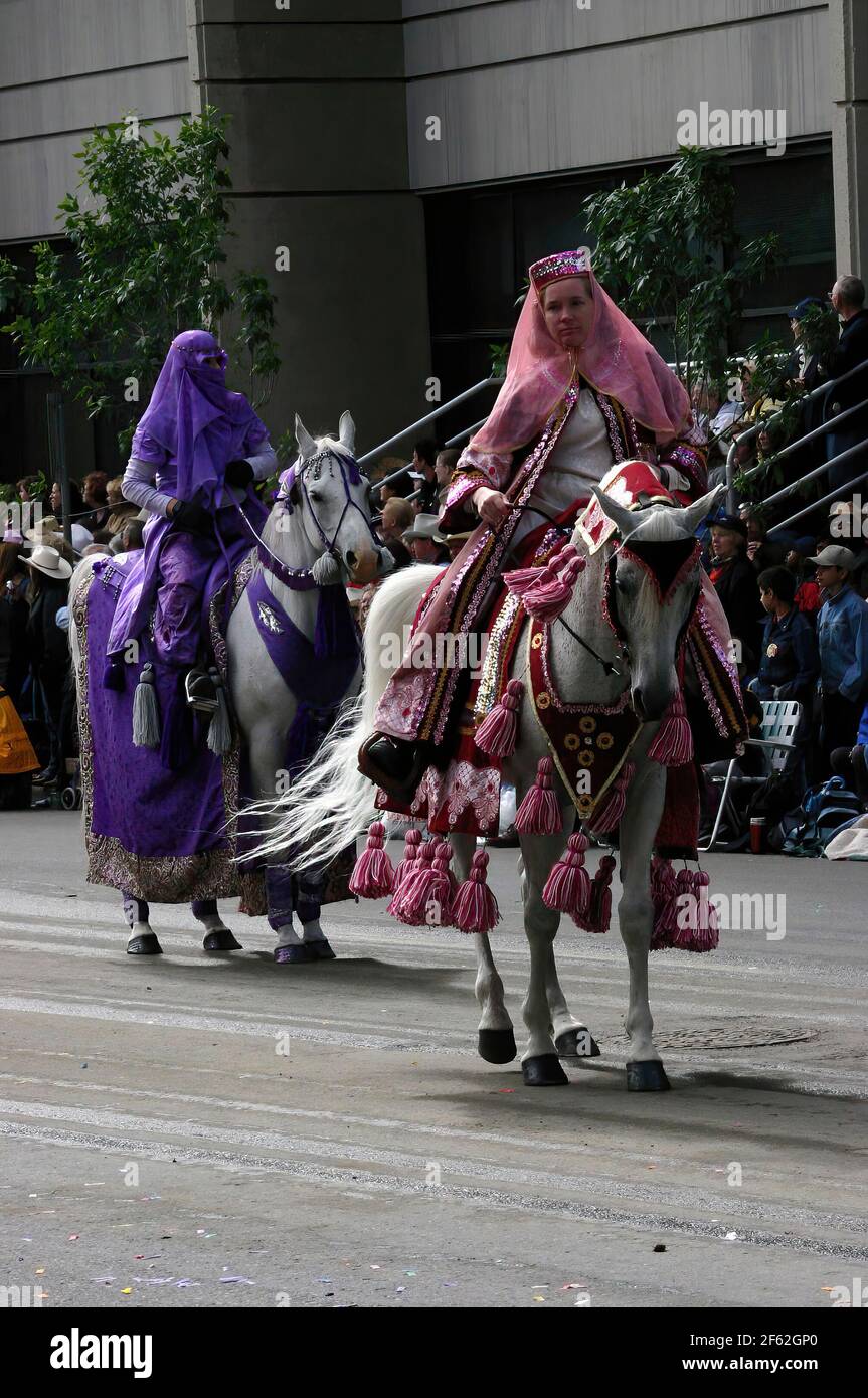 CALGARY, CANADA - JUL 9, 2004 - les membres des Premières nations participent au Calgary Stampede Parade, Alberta, Canada Banque D'Images