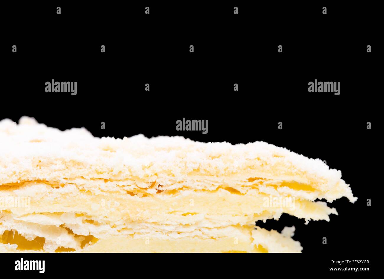 Gateau Russe Napoleon La Photo Macro Sur Fond Noir Photo Stock Alamy