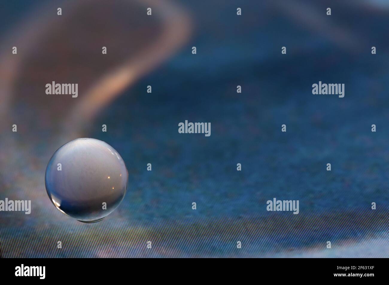 Gros plan de la boule de verre dans l'image d'écran de la PS défoqué Banque D'Images