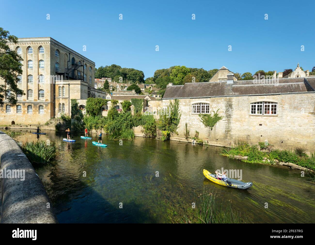 River Avon à Bradford on Avon, Cotswolds, Wiltshire, Angleterre, Royaume-Uni, Europe Banque D'Images