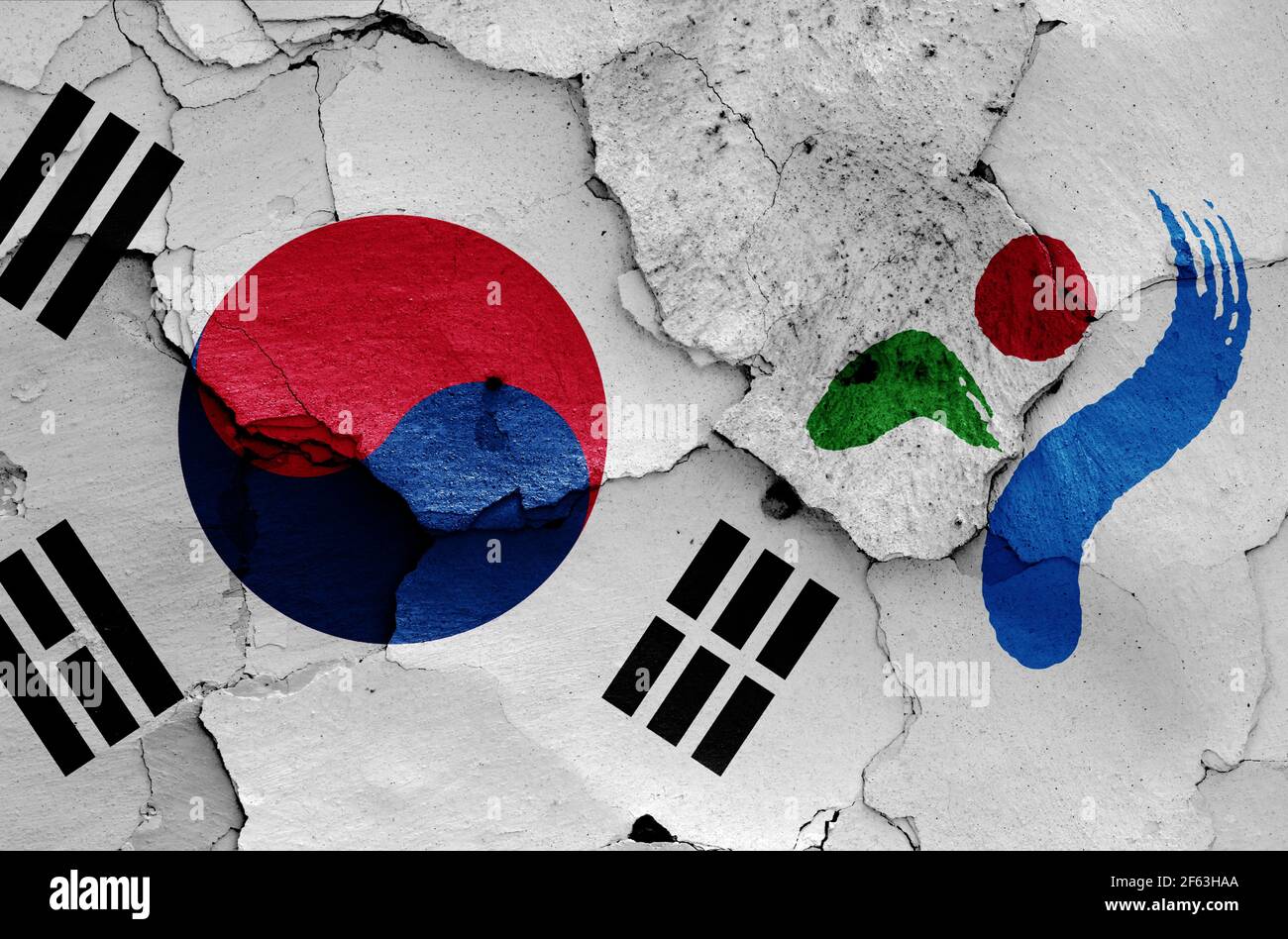 Les drapeaux de la Corée du Sud et de Séoul peints sur un mur fissuré Banque D'Images