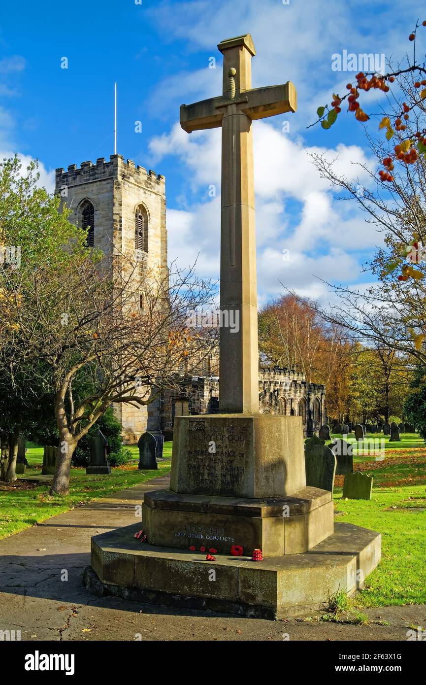 Royaume-Uni, Yorkshire du Sud, Barnsley, Darton, Eglise des Saints Banque D'Images
