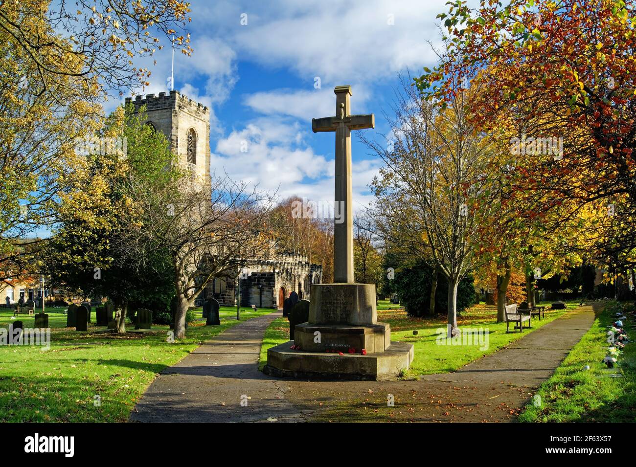 Royaume-Uni, Yorkshire du Sud, Barnsley, Darton, Eglise des Saints Banque D'Images