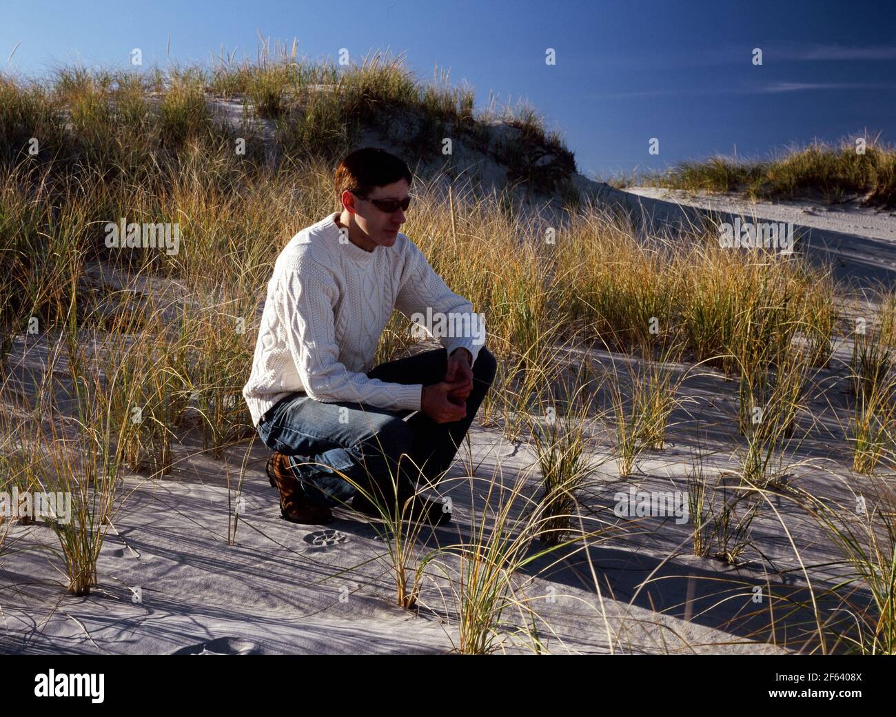 Homme sur Cape Cod Beach Banque D'Images