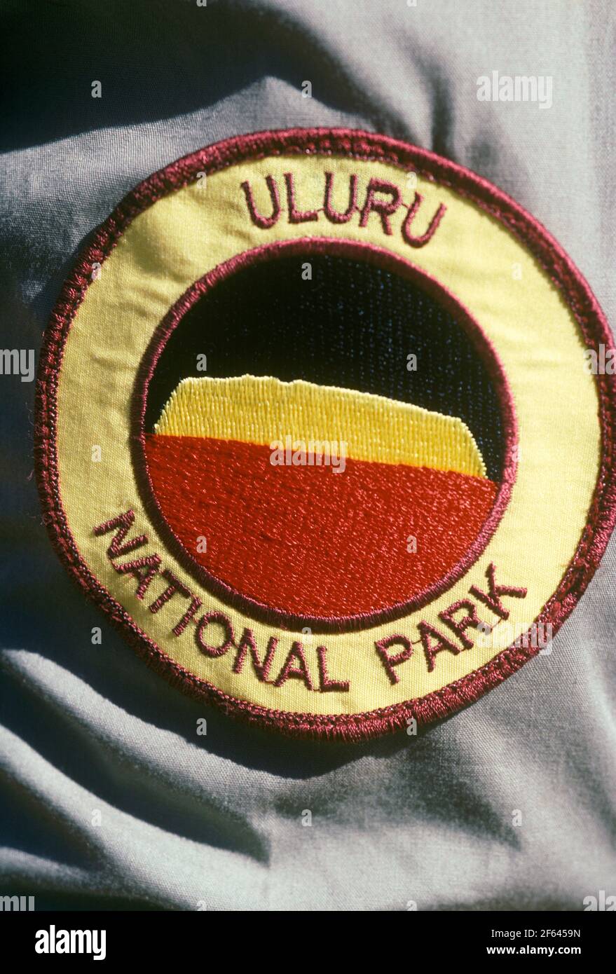 Écusson du gardien de parc. Parc national d'Uluru, (Ayer's Rock) Territoires du Nord AUSTRALIE Banque D'Images