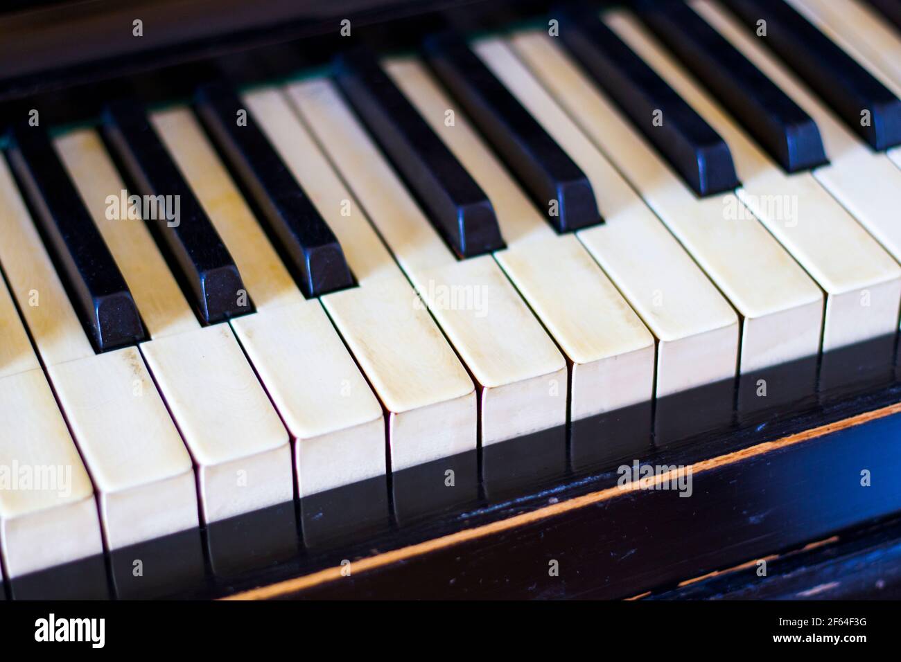 Clavier piano, touche noir et blanc, gros plan et macro, piano rétro et  vintage, instrument de musique Photo Stock - Alamy