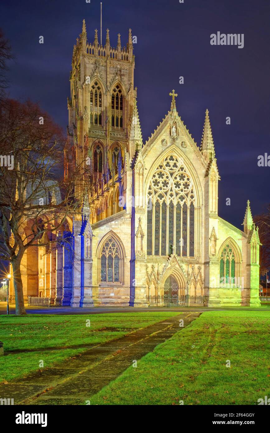 Royaume-Uni, Yorkshire du Sud, Doncaster, église St George la nuit Banque D'Images