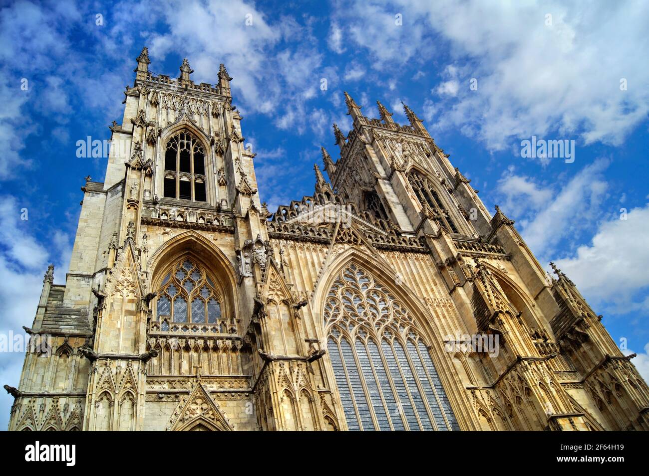 Royaume-Uni, North Yorkshire, York, West Towers et West face of York Minster Banque D'Images