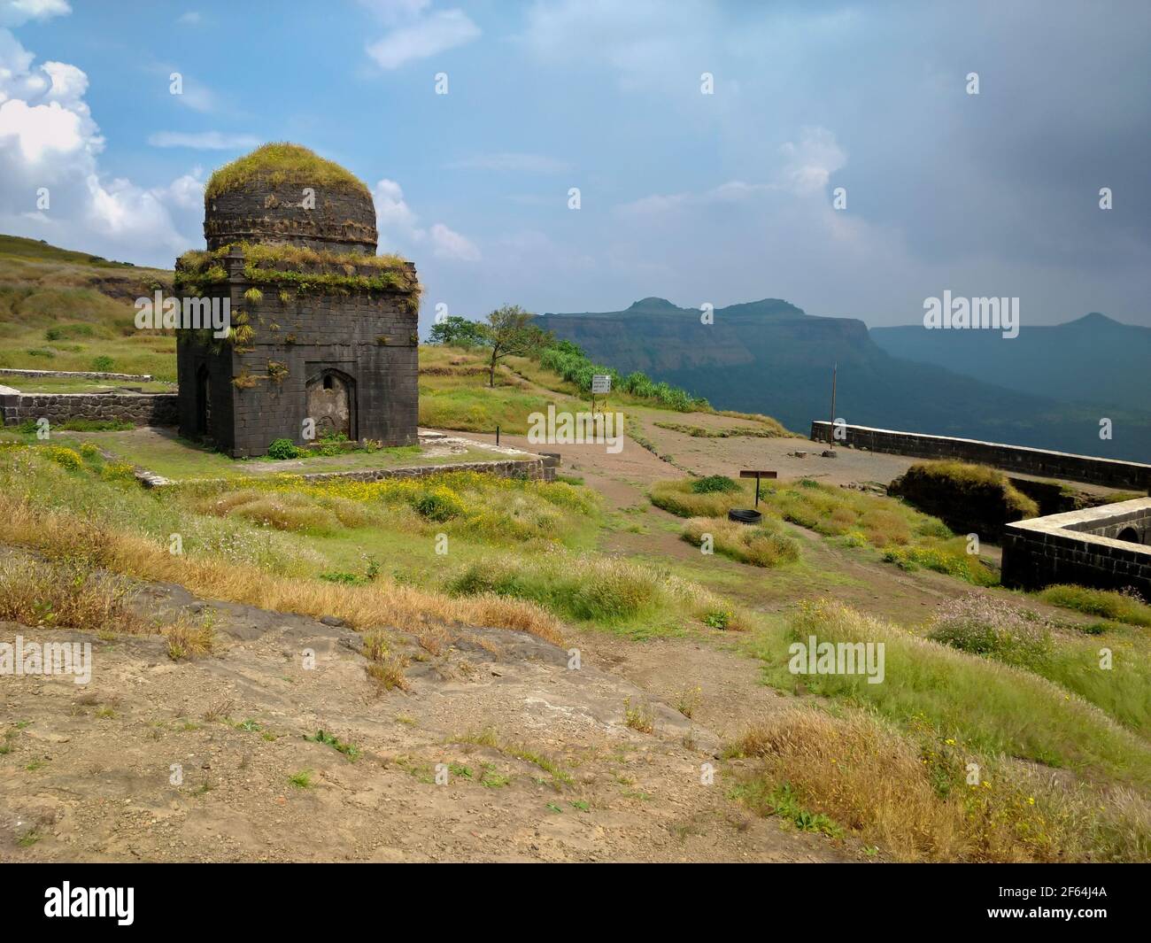 Ruines de l'ancienne structure fort dans Maharashtra connu sous le nom de Lohgad Qui est près de Pune Banque D'Images