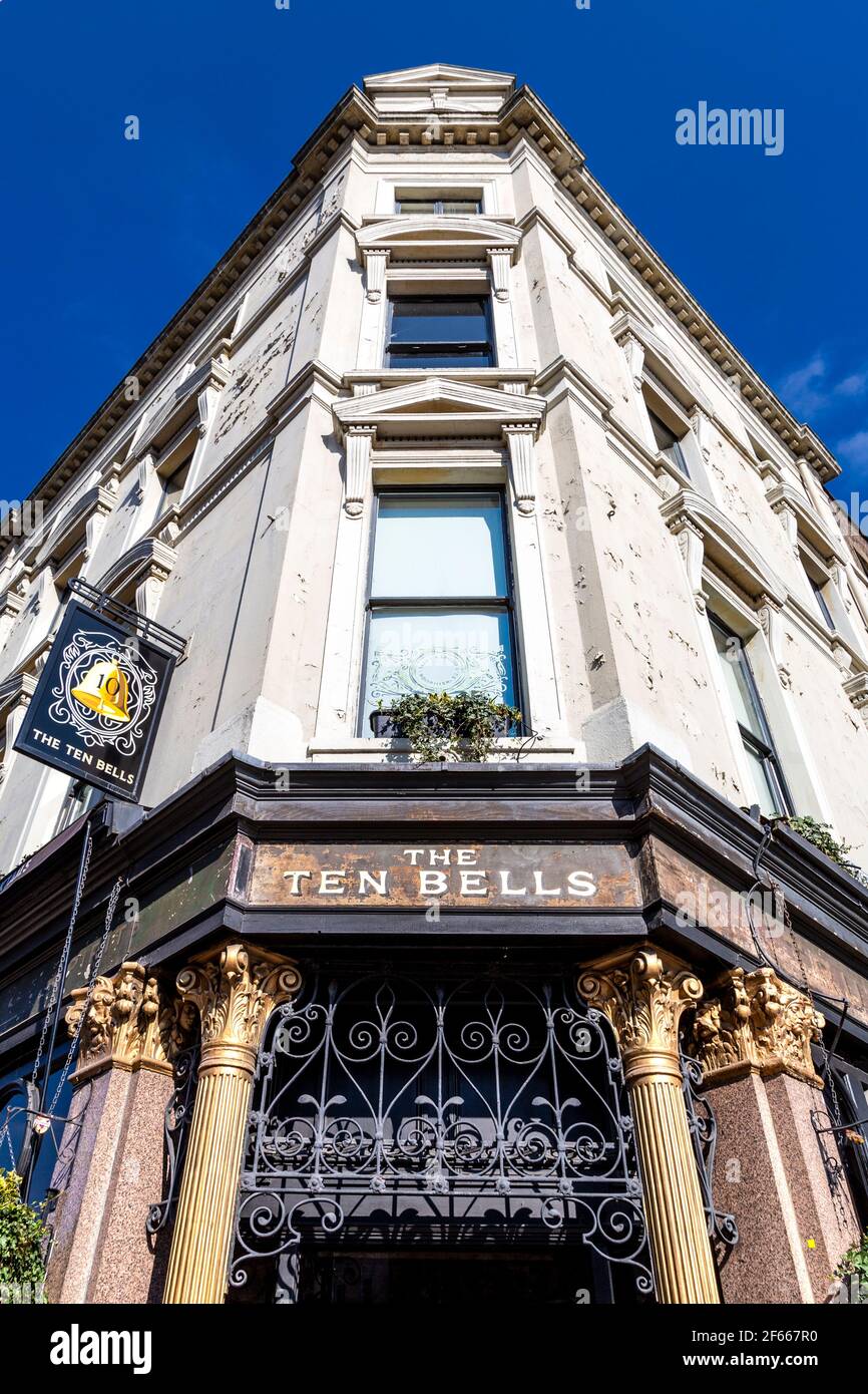 Extérieur du pub Ten Bells célèbre pour sa connexion à Jack l'Éventreur en série, commercial Street, Shoreditch, Londres, Royaume-Uni Banque D'Images