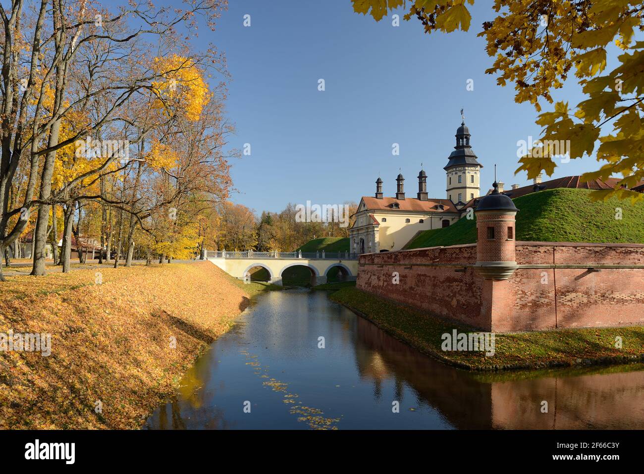 Château de Nesvizh, Bélarus. Le palais et le château se trouvent à Nesvizh, dans la région de Minsk en Biélorussie. Il est inscrit au patrimoine mondial de l'UNESCO. Banque D'Images
