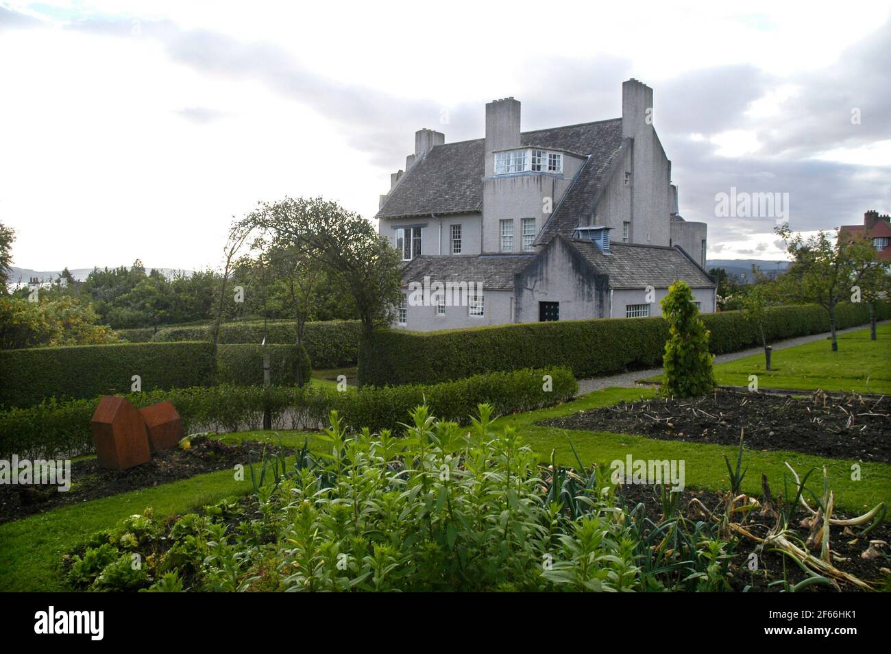La Hill House à Helensburgh en Écosse, conçue par un architecte écossais Charles Rennie Mackintosh Banque D'Images
