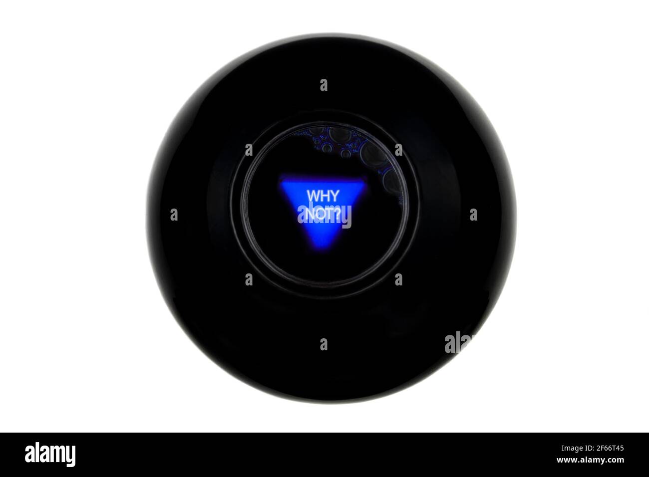 Magic 8 ball avec prédiction POURQUOI PAS isolé sur blanc arrière-plan Banque D'Images