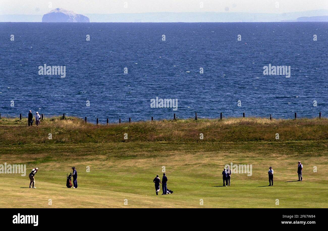 Championnat de golf ouvert britannique 2000 Lundin links juillet 2000Rounds qualificative De golf ayant lieu au parcours de golf de Lundin Links vue sur la mer Banque D'Images