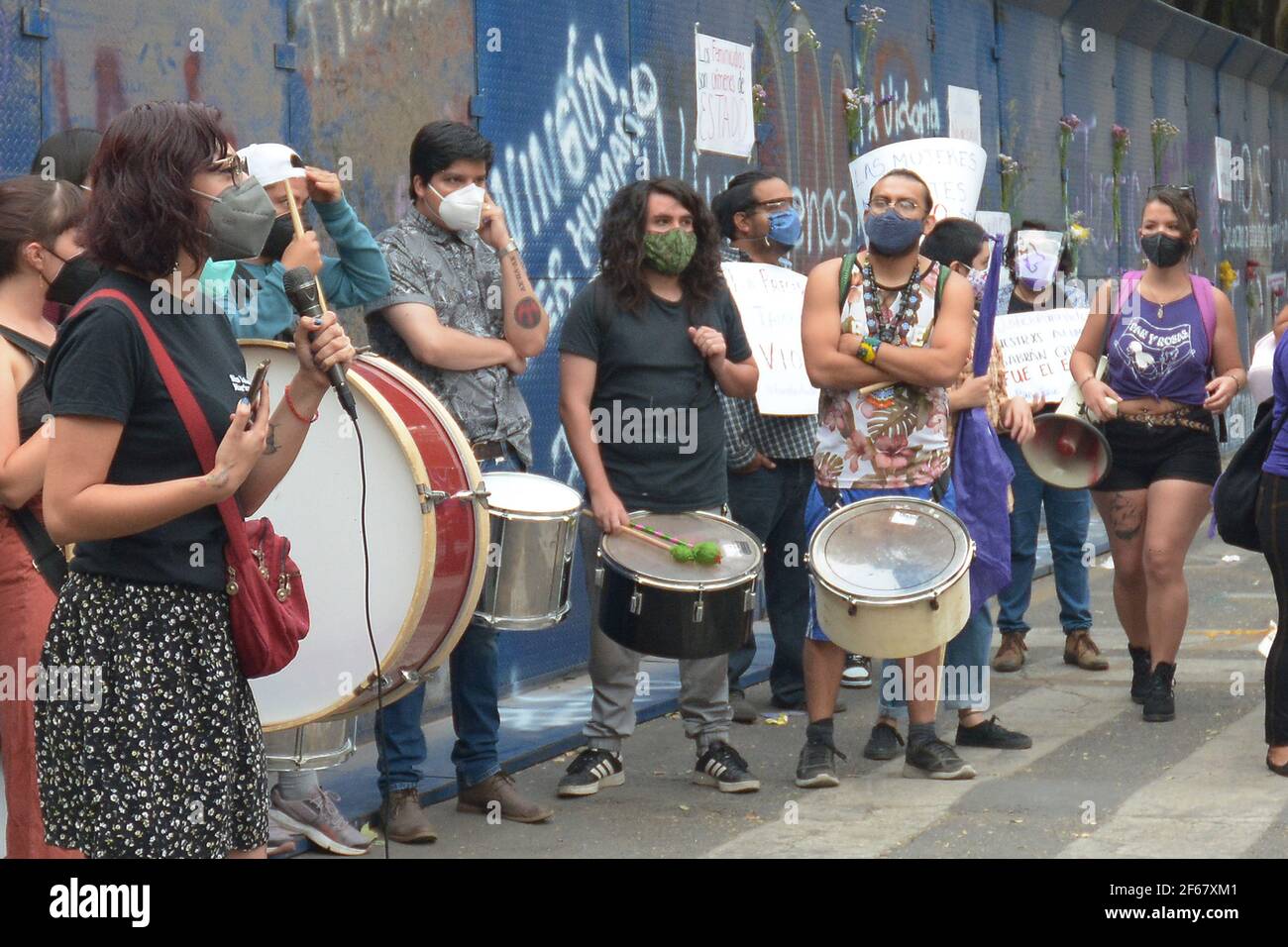 Mexico, Mexique. 29 mars 2021. Une femme participe à un rassemblement pour protester contre les abus de la police dans le bâtiment du gouvernement Quintana Roo au Mexique. Le 27 mars 4, des policiers de Tulum ont soumis une salvadorienne de 36 ans à la soumission, provoquant une fracture de la colonne vertébrale qui a causé sa mort. (Photo par Eyepix Group/Pacific Press) crédit: Pacific Press Media production Corp./Alay Live News Banque D'Images