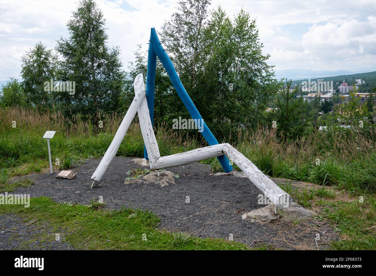 Station XIII du chemin de la Croix: Jésus est pris de la Croix. Kalvária na Peknú vyhliadku. Starý Smokovec, Slovaquie. 2020-07-27. Banque D'Images Station XIII du chemin de la Croix: Jésus est pris de la Croix. Kalvária na Peknú vyhliadku. Starý Smokovec, Slovaquie. 2020-07-27. Banque D'Images