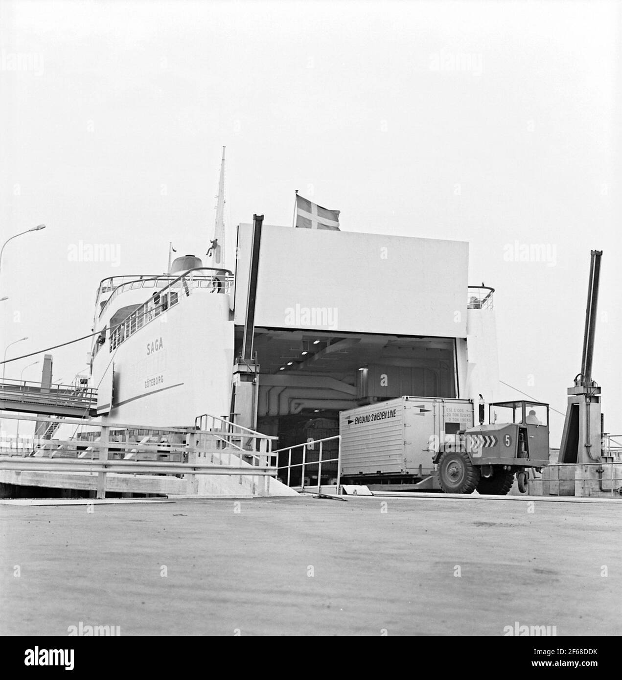 Saga 'manutention de conteneurs de Göteborg dans le port de Göteborg. Banque D'Images