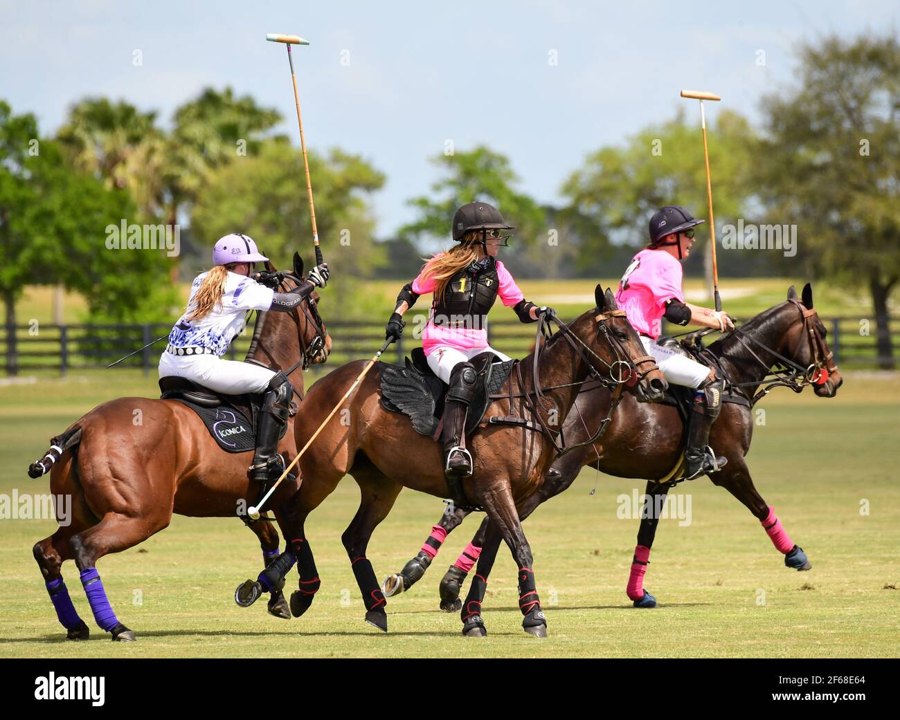 DUNDAS VS ICONICA 2021 CHAMPIONNATS DE POLO POUR FEMMES, tenus à Port Mayaca, Floride, le 10 mars 2021. Équipe Dundas: Nina Clarkin, Hope Arelano, Sarah Siegel Magness photo de Jennifer Graylock-Graylock.com 917-519-7666 Banque D'Images