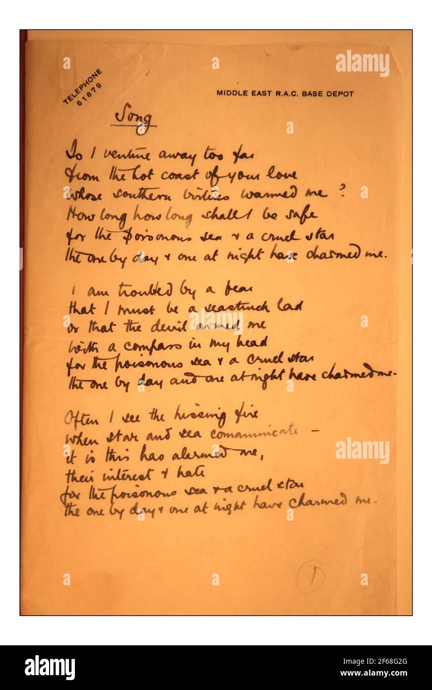 Photographié à la British Library Christopher Fletcher avec la collection de Meary James Tambimuttu.A poème de Keith Douglas (deux pages) pic DAVID SANDISON. 24/2/2005 Banque D'Images