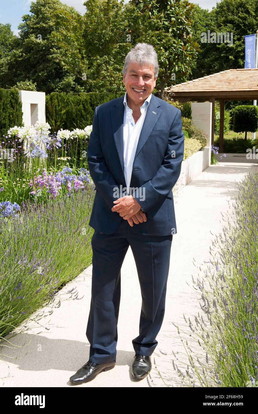 John Inverdale participe au Hampton court Palace Flower Show 2014, à Hampton court - Londres Banque D'Images