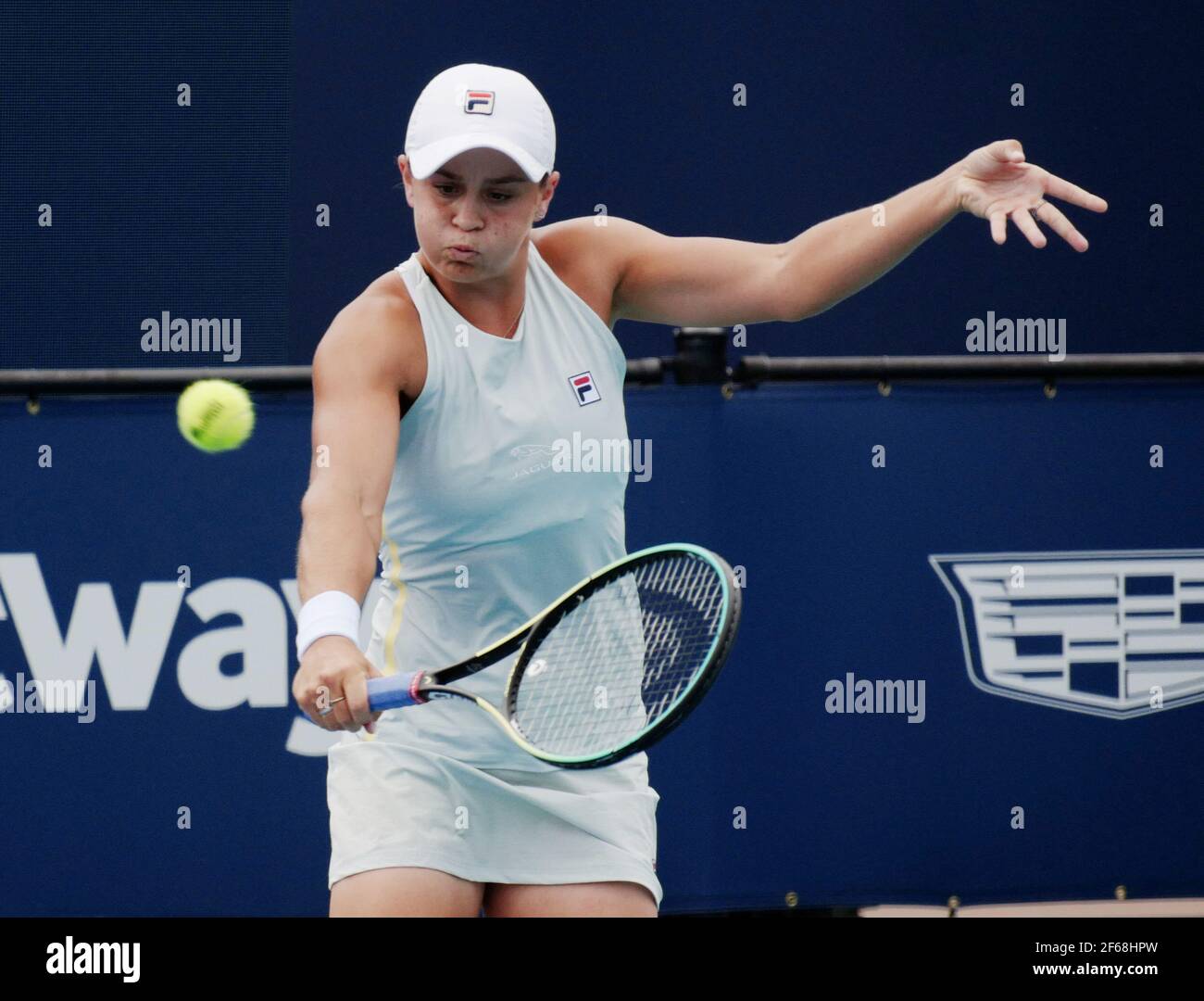 Miami Gardens, États-Unis. 30 mars 2021. Ashleigh Barty, originaire d'Australie, retourne le ballon à Aryna Sabalenka, originaire du Bélarus, lors d'un quart de finale au Miami Open au Hard Rock Stadium de Miami Gardens, en Floride, le mardi 30 mars 2021. Photo de Gary I Rothstein/UPI crédit: UPI/Alay Live News Banque D'Images