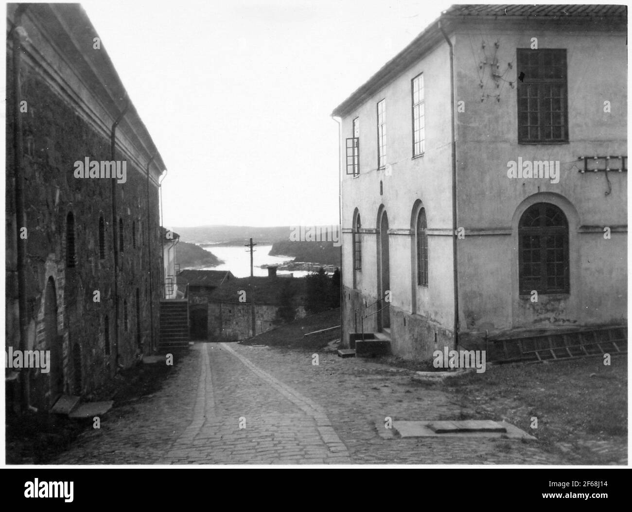 Vue sur l'entrée du port de Halden depuis la forteresse de Fredrikstens à Halden, en Norvège. Banque D'Images