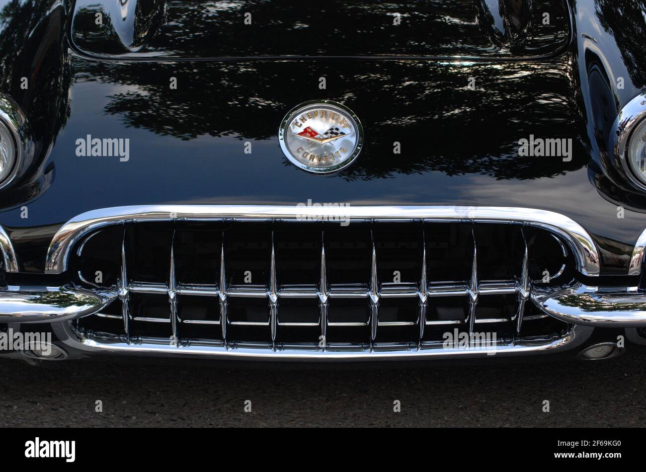 Détails de calandre d'une Corvette 1960 de Chevrolet noire. Banque D'Images