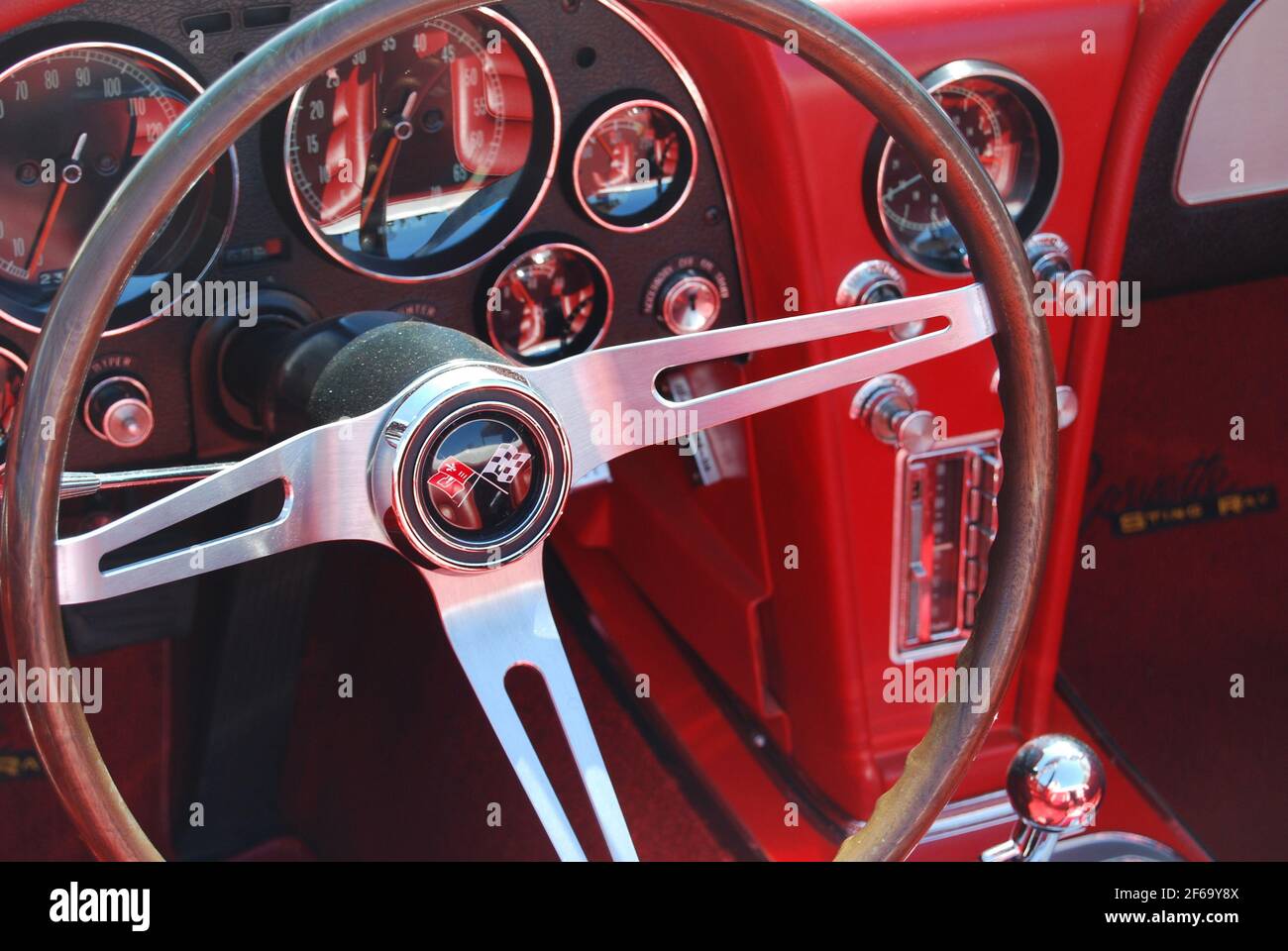 Volant et tableau de bord de la Corvette Stingray 1963 de Chevrolet Banque D'Images