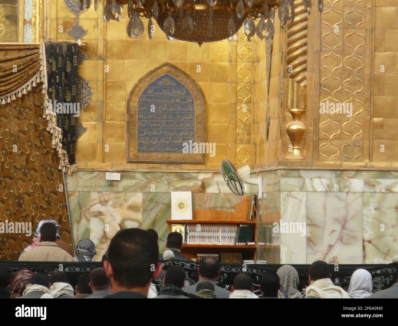 Najaf, Irak - 27 avril 2015 : photos du Saint imam rilique ali dans la ville de najaf Banque D'Images