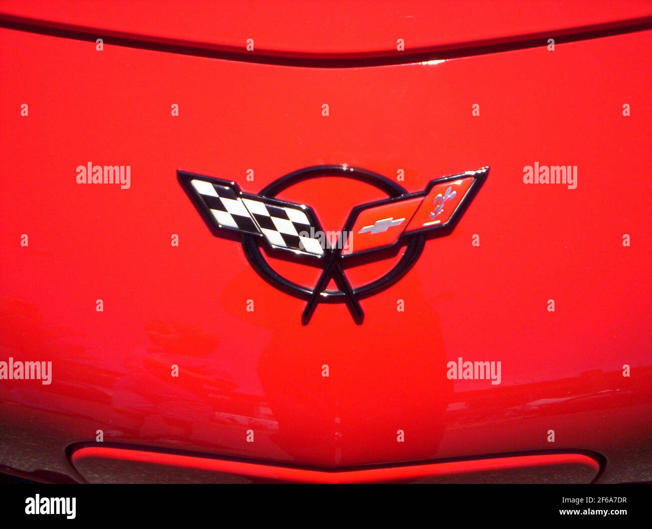 Emblème Corvette Stingray sur une Vette rouge 95. Banque D'Images