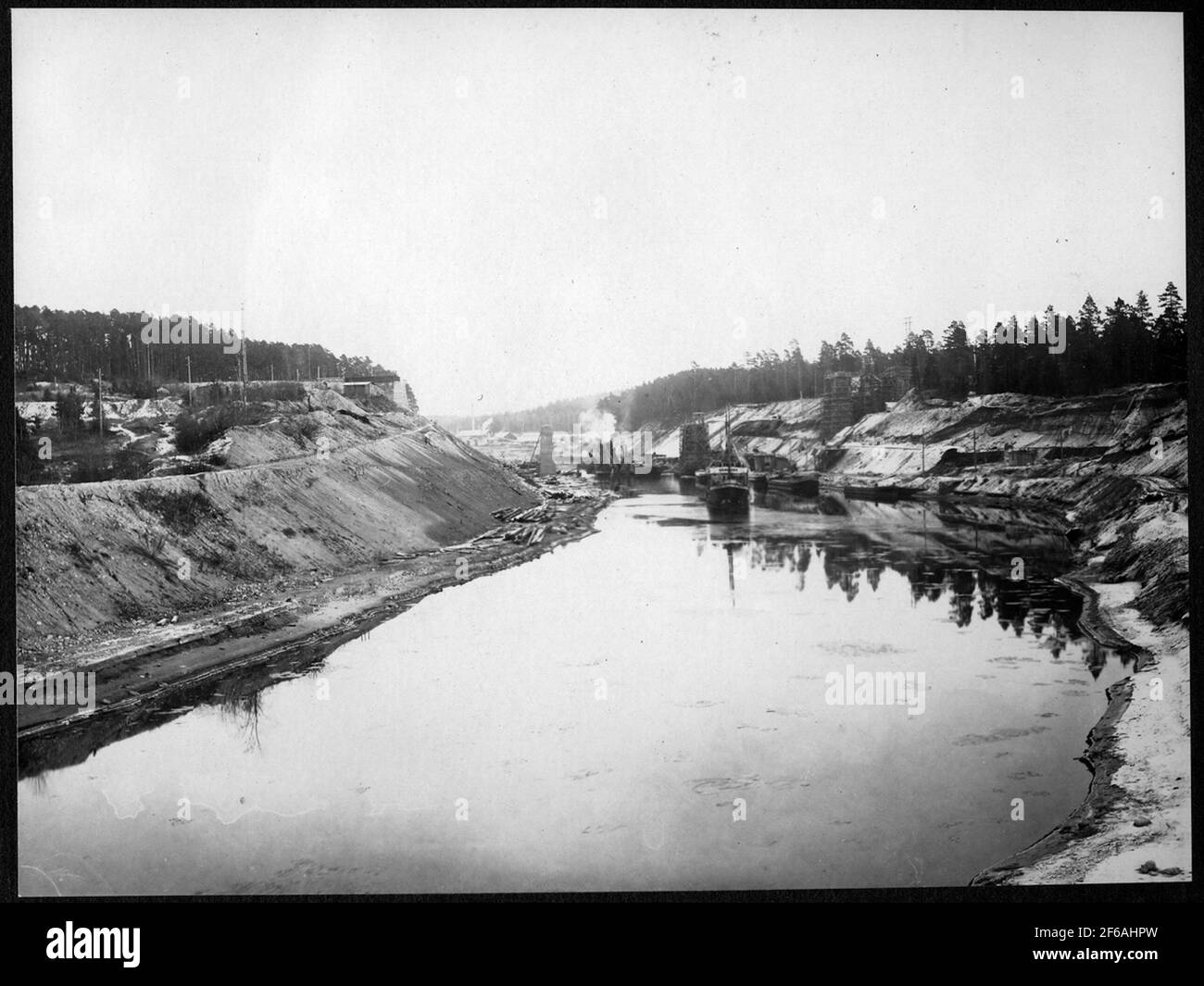 Le pont pour la double voie sur le canal entre Rönninge - courant. Banque D'Images