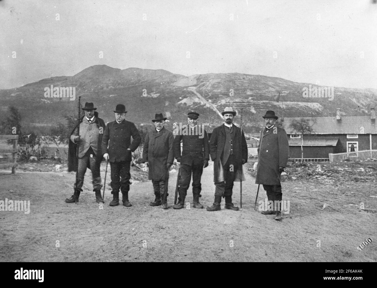 Conseil municipal et Directeur général de la visite. Luossavaara en arrière-plan. Hjalmar Lundbohm Banque D'Images