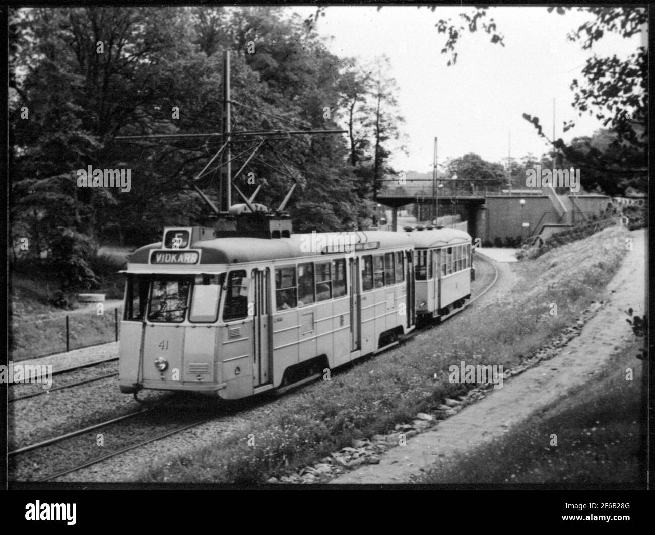 Tramway de Göteborg, GS M23 41 'Mustang' avec remorque en circulation sur la ligne 5 contre récolte. Banque D'Images