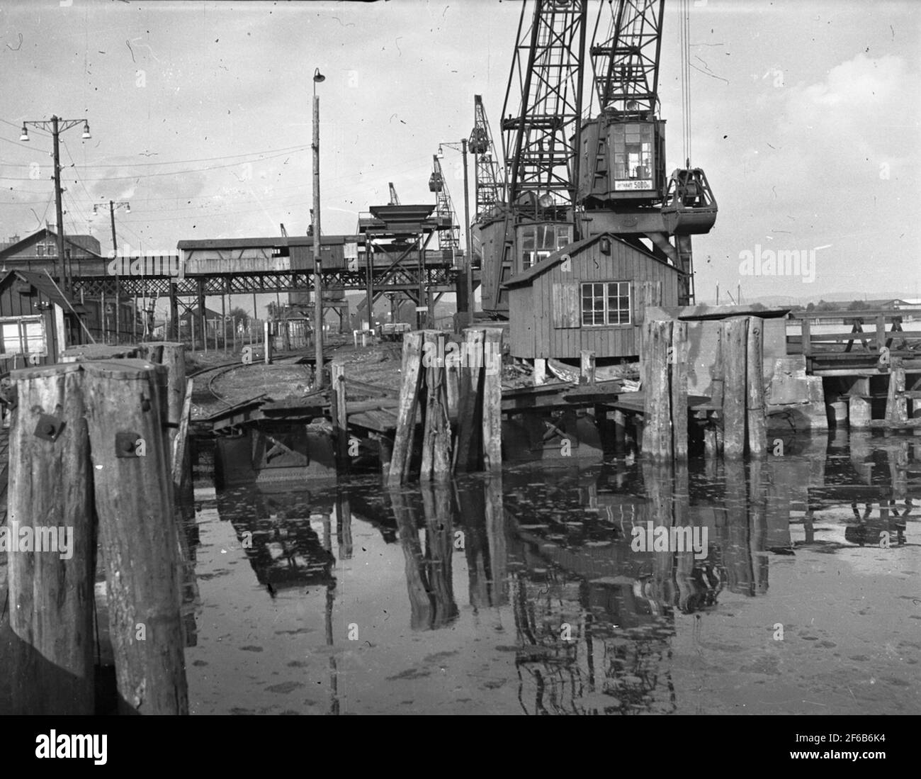 Gamme de ferries pour les voies étroites du port Banque D'Images